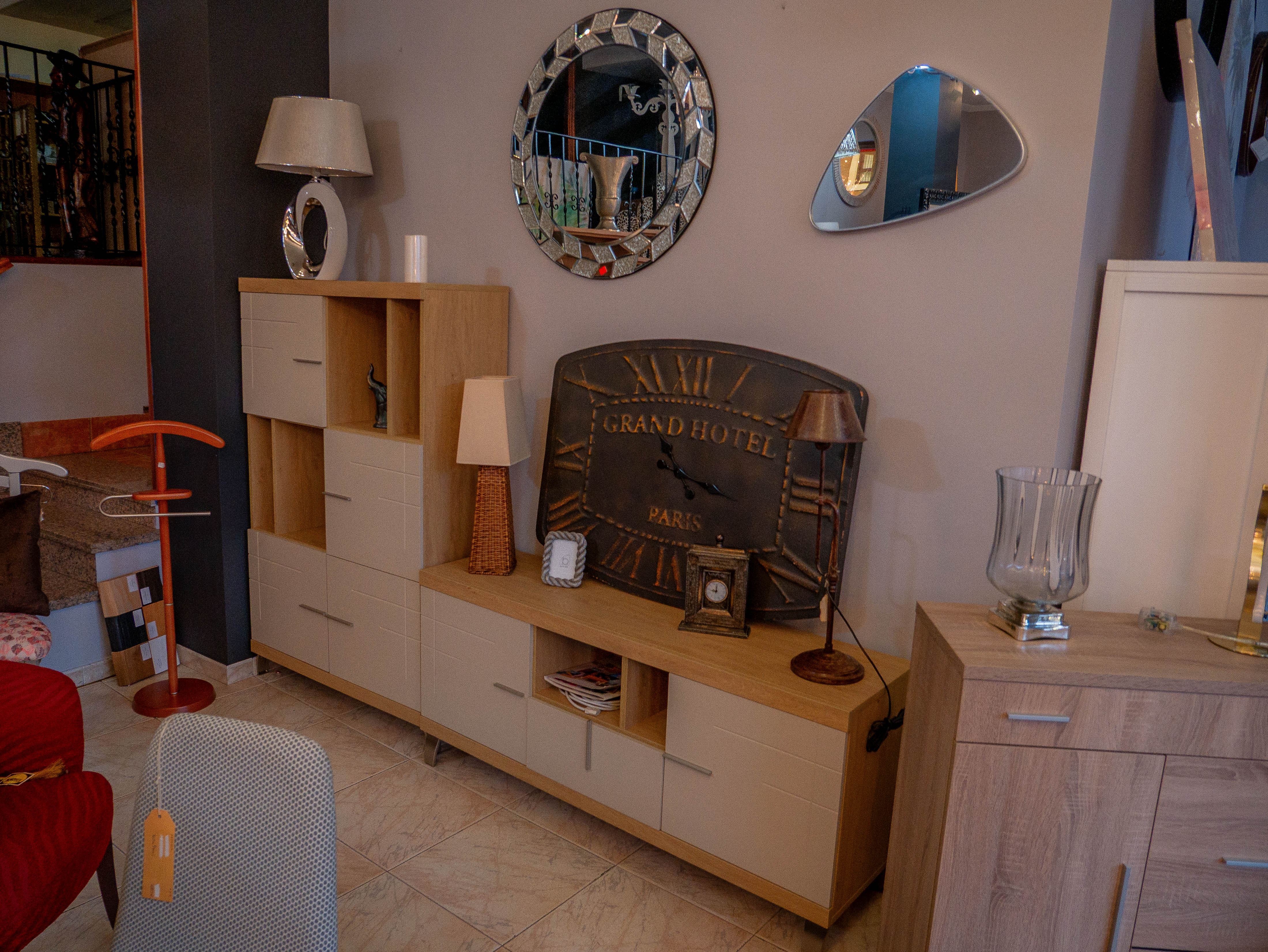 Mueble de salón moderno en acabado madera y beige